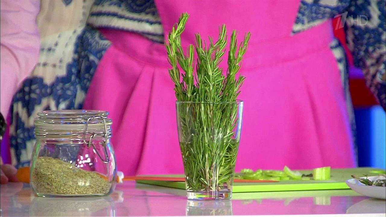 De ce este recomandat să puneți un vas cu rozmarin în dormitor și la ce servește acesta?