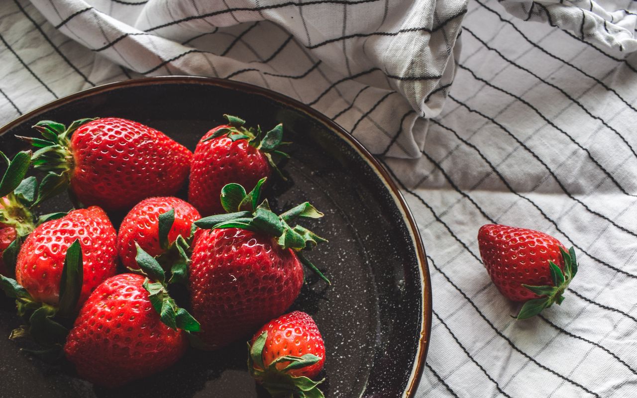 Care sunt avantajele consumului de căpșuni, fructul acestui sezon, bogat în vitamina C?