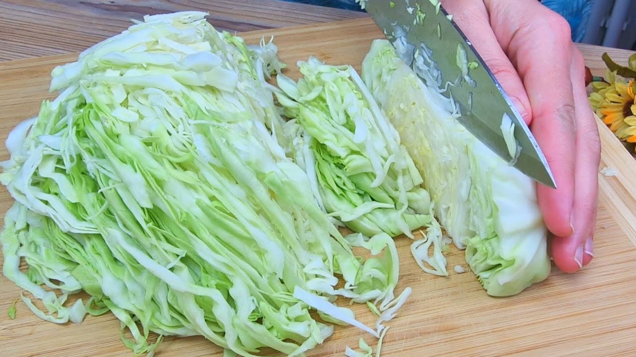 Varza. Ce este, cum se prepară și cum se poate obține maximum de beneficii din ea în bucătăria de acasă.