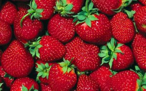 Care sunt avantajele consumului de căpșuni, fructul acestui sezon, bogat în vitamina C?